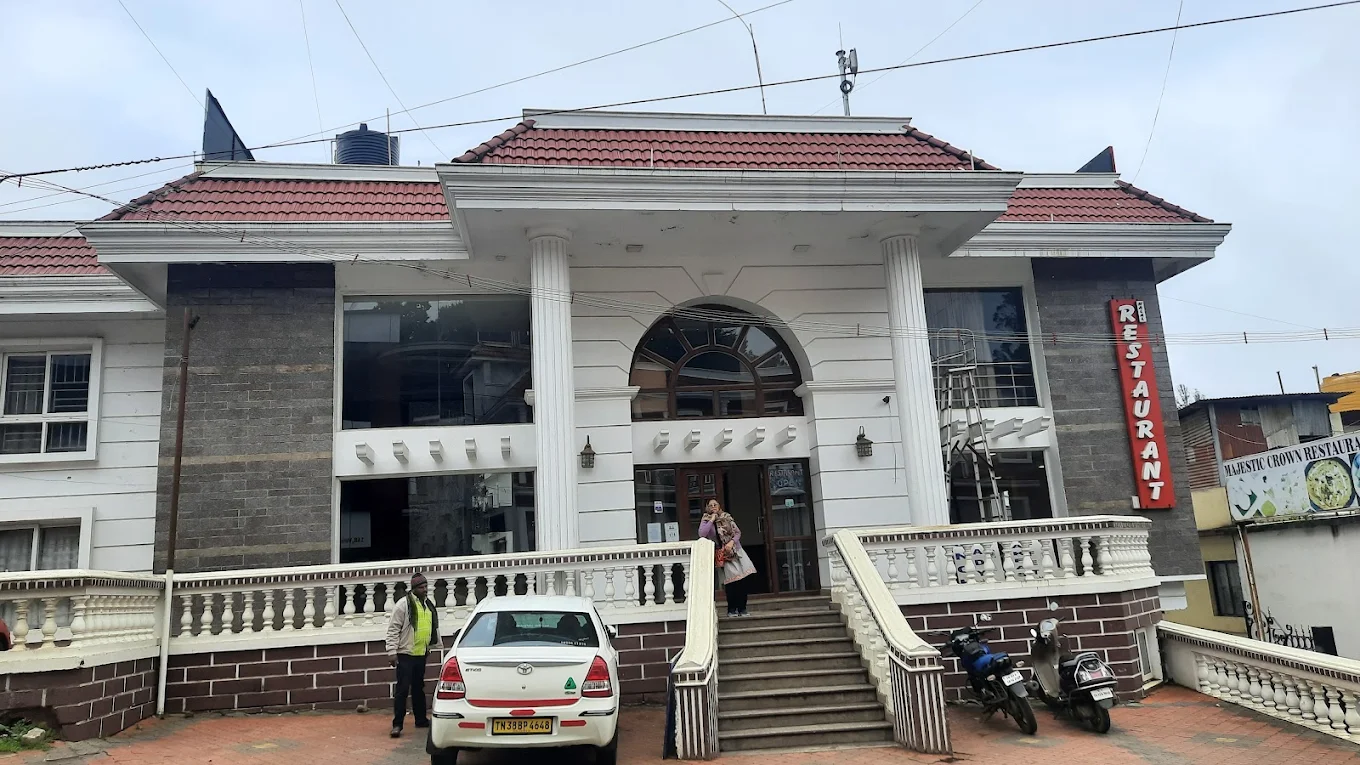 The_Majestic_Crown,_Ooty1746687787.jpg