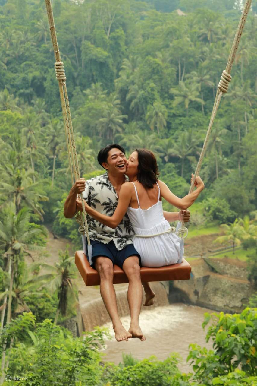 Couple Bali Swing